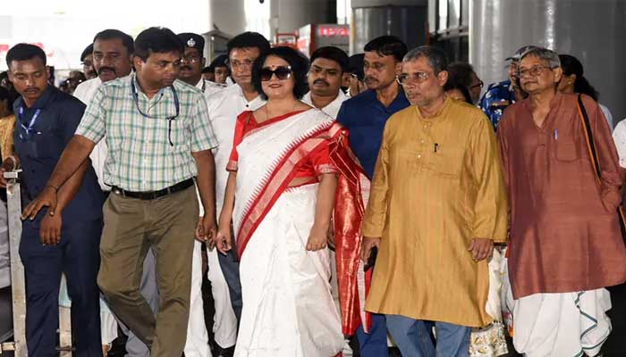 19 సంవత్సరాల త‌రువాత మ‌ళ్లీ కోల్‌క‌తాలో అడుగు పెట్టిన రచయిత్రి త‌స్లీమా న‌స్రీమ్‌