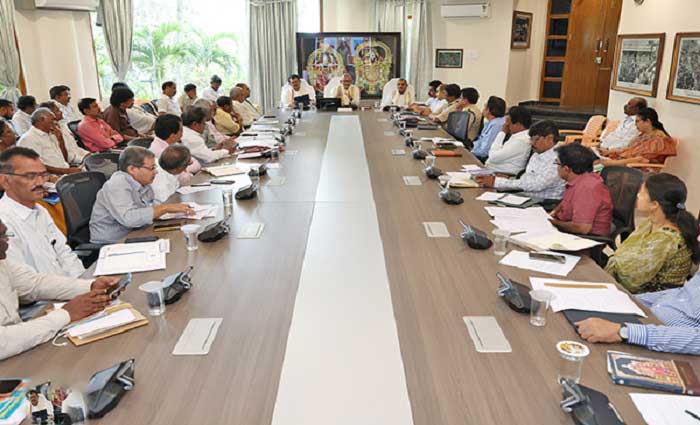 శ్రీవారి బ్రహ్మోత్సవాలపై సమీక్ష-నిర్దేశిత సమయంలోపు ఏర్పాట్లు పూర్తి చేయాలి ఆదనపు ఈవో