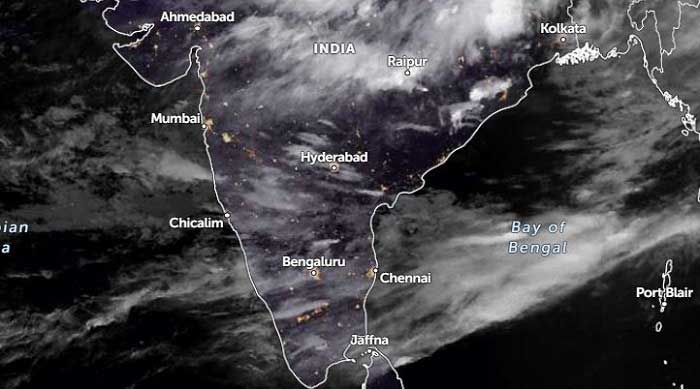 సోమవారం మేఘావృతమైన వాతావరణం-తేలికపాటి-మోస్తరు వర్షాలు సోమవారం మేఘావృతమైన వాతావరణం-తేలికపాటి-మోస్తరు వర్షాలు