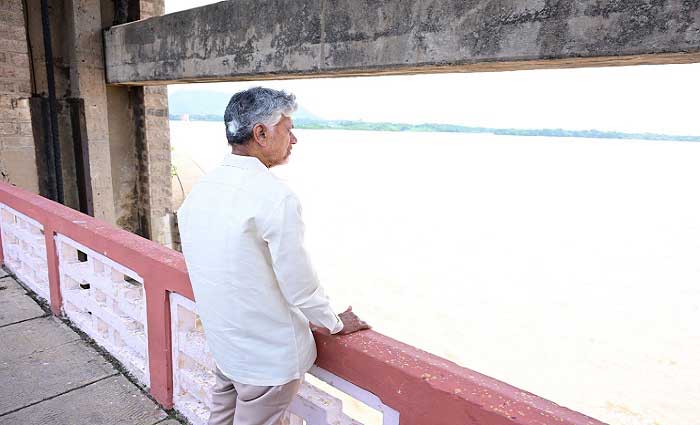 పట్టిసీమ ప్రాజెక్టు ద్వారా  కృష్ణా డెల్టాకు 17 టీఎంసీల నీరు తరలింపు-సీఎం చంద్రబాబు