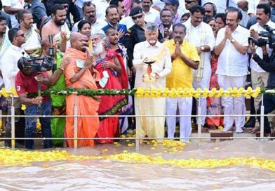 కృష్ణాజలాలకు జలహారతితో వెలిగొండ ప్రాజెక్టు ప్రారంభించిన సీ.ఎం చంద్రబాబు