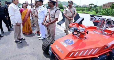అధునాతన ఫైర్ ఫైటింగ్ వాహనాలు ప్రారంభించిన ముఖ్యమంత్రి అధునాతన ఫైర్ ఫైటింగ్ వాహనాలు ప్రారంభించిన ముఖ్యమంత్రి