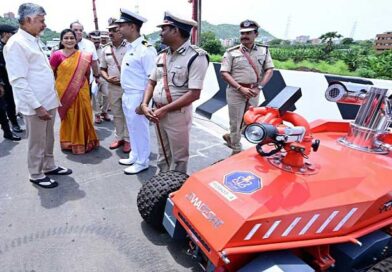 అధునాతన ఫైర్ ఫైటింగ్ వాహనాలు ప్రారంభించిన ముఖ్యమంత్రి అధునాతన ఫైర్ ఫైటింగ్ వాహనాలు ప్రారంభించిన ముఖ్యమంత్రి