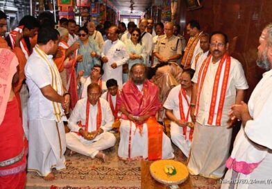 ఇంద్రకీలాద్రిపై ఆర్ట్ ఆఫ్ లివింగ్ వ్యవస్థాపకులు శ్రీ శ్రీ రవిశంకర్ గురూజీ ప్రత్యేక పూజలు