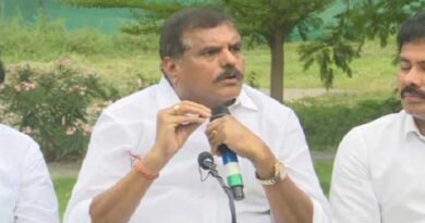 డీఎస్సీ స్పోర్ట్స్ కోటాలో 430 పోస్టుల భారీ కుంభకోణం-మాజీ మంత్రి బొత్స సత్యనారాయణ డీఎస్సీ స్పోర్ట్స్ కోటాలో 430 పోస్టుల భారీ కుంభకోణం-మాజీ మంత్రి బొత్స సత్యనారాయణ