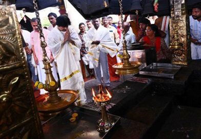 చెట్టికులంగర భగవతి అమ్మవారి పుష్పాంజలి సేవలో-పవన్ కళ్యాణ్