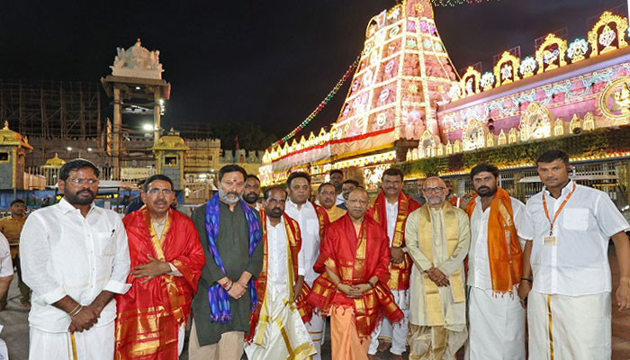 శ్రీవారి సేవలో ఉత్తర ప్రదేశ్ సీఎం యోగి ఆదిత్యనాథ్ శ్రీవారి సేవలో ఉత్తర ప్రదేశ్ సీఎం యోగి ఆదిత్యనాథ్