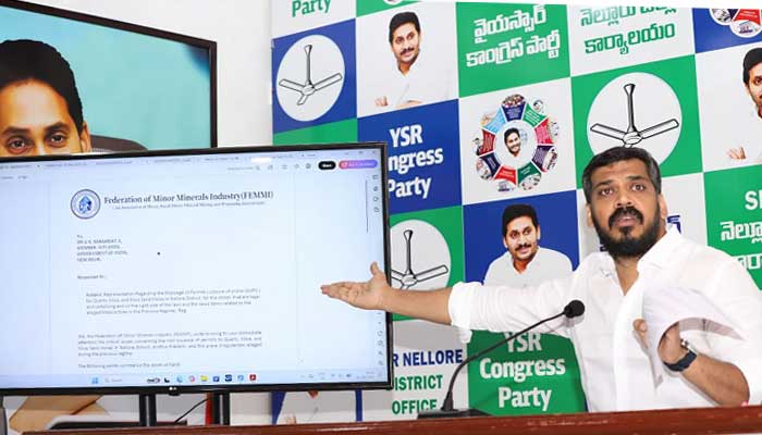 ఊటుకూరులో వేమిరెడ్డికి చెందిన వ్యక్తి ఇంట్లోకి మార్చారు-మాజీమంత్రి అనిల్ కుమార్