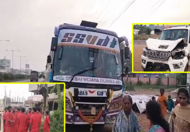 రోడ్డు దాటుతున్న నలుగురు భవానీలను ఢీకొట్టిన స్కార్పియో వాహనం-నాలుగురు మృతి