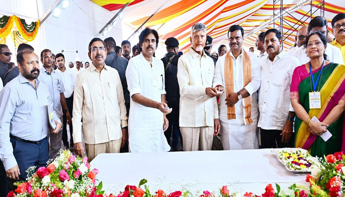 పార్టీ కాదు.. ప్రాంతం కాదు.. ప్రజలే ముఖ్యం- ఉప ముఖ్యమంత్రి పవన్ కళ్యాణ్ పార్టీ కాదు.. ప్రాంతం కాదు.. ప్రజలే ముఖ్యం- ఉప ముఖ్యమంత్రి పవన్ కళ్యాణ్