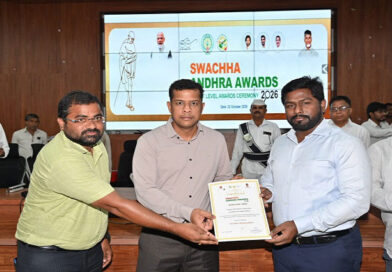 స్వచ్ఛాంధ్ర అవార్డుల స్ఫూర్తితో స్వచ్ఛమైన నెల్లూరు సాధనకు అంకితభావంతో పనిచేయాలి-కలెక్టర్ స్వచ్ఛాంధ్ర అవార్డుల స్ఫూర్తితో స్వచ్ఛమైన నెల్లూరు సాధనకు అంకితభావంతో పనిచేయాలి-కలెక్టర్
