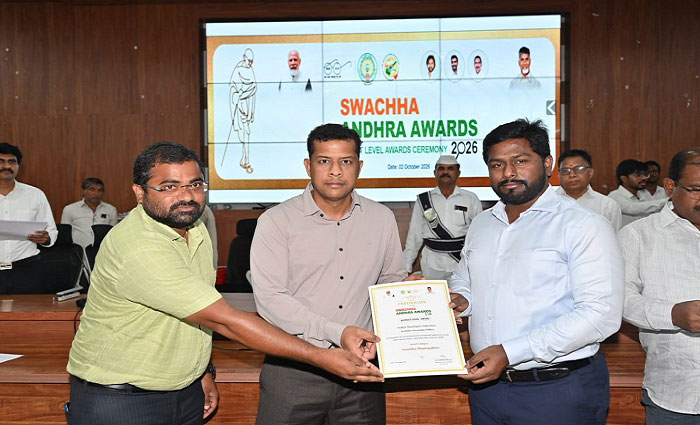 స్వచ్ఛాంధ్ర అవార్డుల స్ఫూర్తితో స్వచ్ఛమైన నెల్లూరు సాధనకు అంకితభావంతో పనిచేయాలి-కలెక్టర్ స్వచ్ఛాంధ్ర అవార్డుల స్ఫూర్తితో స్వచ్ఛమైన నెల్లూరు సాధనకు అంకితభావంతో పనిచేయాలి-కలెక్టర్
