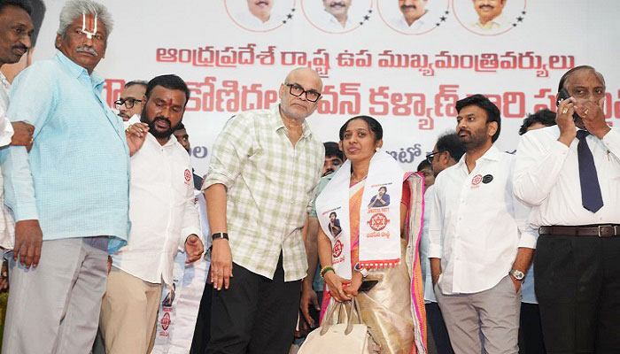 జనసేనలోకి వైసీపీ, సీపీఎం నేతలు..పలువురు విద్యావేత్తలు, వ్యాపారవేత్తల చేరిక