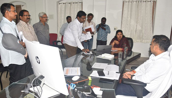 జిల్లాలో మున్సిపల్ ఎన్నికల పోలింగ్‌కు సర్వం సిద్ధం-జిల్లా ఎన్నికల అధికారి